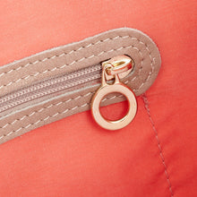 Lade das Bild in den Galerie-Viewer, Tortola Laptop Camel