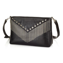 Lade das Bild in den Galerie-Viewer, Die Acapulco Bag vereint femininen Glamour mit rockigen Elementen! Sie verleiht jedem Outfit das gewisse Etwas. Gefertigt ist die Tasche aus edlem Nappaleder in Schwarz und mit zierlichen Ketten und rockigen Studs dekoriert. Zusätzlich begeistert sie mit dem roten Innenfutter als farblich kontrastierenden Eyecatcher.