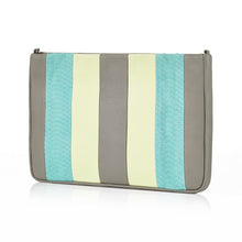 Lade das Bild in den Galerie-Viewer, Die Tortola Small Bag überzeugt durch ich stillsicheres Streifendesign in den herrlich frischen Farben Taupe, Gelb und Türkis. Gefertigt ist diese tolle Clutch aus glattem und fein genarbtem Rindsleder sowie exklusivem Schlangenleder. Das Innenfutter in Mintgrün rundet den Look ab.
